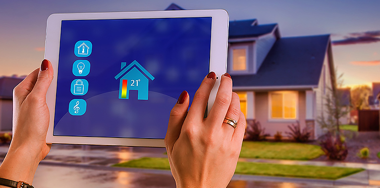 smart home adjusting the thermostat from outside